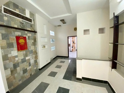 Cần tiền bán rất gấp nhà phạm thế hiển  p7, q8  dt: 75m2  4.5x 15m  3pn,2wc chỉ 3.8 tỷ 2