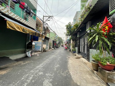 Bán nhà 50m  hẻm xe hơi 4m, 4pn, lý thánh tông, tân phú, 5.6 tỷ 0