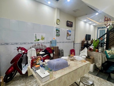 Bán nhà nhỏ 3 tầng sát đường lương văn can quận 8 giá nhỉn 4 tỉ 1