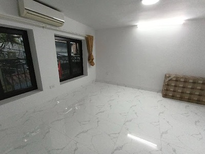  bán gấp nhà minh khai   mặt ngõ   kinh doanh   30m    3 tầng   nhỉnh 5 tỷ   ôtô 29 chỗ đỗ cách 2