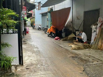 Nhà đẹp - giá tốt - cần bán căn nhà vị trí đắc địa tại đường phạm văn chí, phường 1 0
