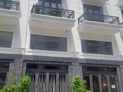 Nhà mới 5 tầng khu dân cư ngã tư ga quận 12- 60m2 4x15  5pn- hxh vỉa hè- chỉ 8,2tỷ 2
