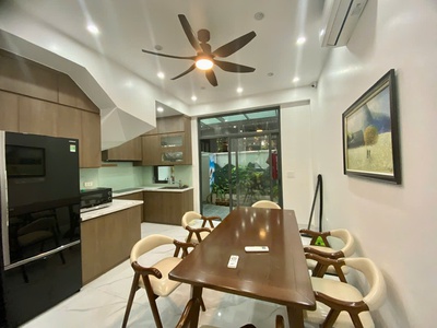 Cho thuê nguyên căn 5 phòng ngủ giá chỉ 28tr tại Vinhomes Marina 0