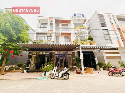 Chính Chủ Cần Bán Gấp Nhà Phố Cao Cấp 4x18 Dĩ An 0