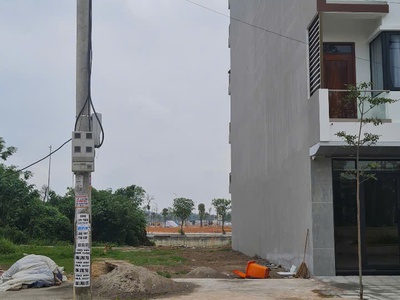 Bán lô đất băng 1 đường nguyễn văn linh 0