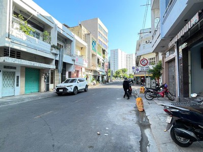 20tỷ hơn,83m2,4tầng 4pn  4x20.5  mặt phố tại phan phú tiên quận 5 1