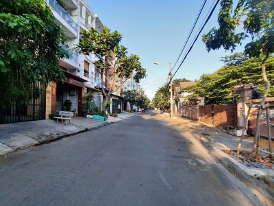 Giá đầu tư rẻ hơn thị trường 30tr/m2 khuôn đất biệt thự đẹp ngay bình phú 8x16m,12tỷ hơn 3