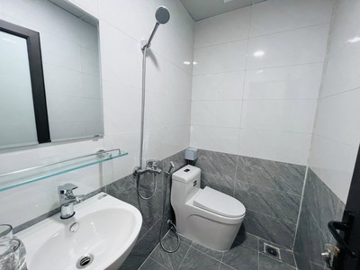 Tòa chdv xây mới ở  cầu giấy-7 tầng thang máy-10 phòng-pccc đầy đủ- khu vực vip- tầm tiền nhiều 4