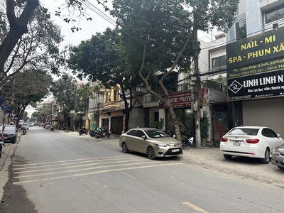 Sẫn nhà 4 tầng kinh doanh sầm uất-mặt phố lâm tiên- vỉa hè đường rộng 15m- dòng tiền 15tr/th 2
