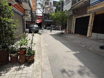 15 tỷ   xe đỗ cửa cách 3 nhà ra mặt phố 0