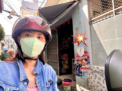 Bán nhà có dt lớn - tôn đản- đang kinh doanh tạp hóa-thuận tiện đi qua các quận xung quanh. 0