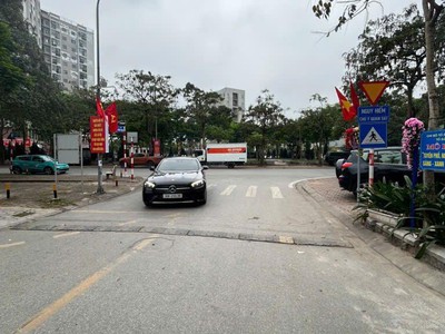 Vị trí kim cương - mặt ngõ ô tô tránh - gần hồ - sát vinhomes   việt hưng - chỉ bán đất tặng nhà 2