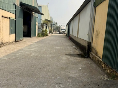 Cho thuê kho xưởng 600m2 - đường 32 - nhổn - trôi - phùng 0