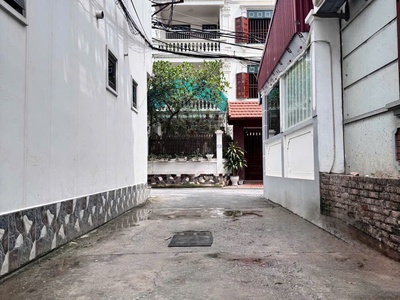 Bán đất đức giang   gần phố, gần ô tô tránh   ngõ nông, rộng   long biên 0