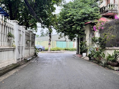 Bán đất đức giang   gần phố, gần ô tô tránh   ngõ nông, rộng   long biên 2