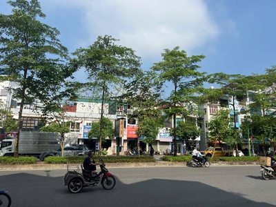 Mảnh đất rộng   giá đầu tư   ngõ thông   phù hợp xây tòa nhà căn hộ    vị trí:  ngô gia tự, 0