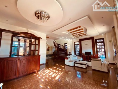 Bán biệt thự đường Hùng Vương thiết kế Châu Âu  DIỆN TÍCH 400M2 NGANG 12M 0