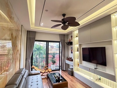 Bán nhà 12 tỷ 50m lý sơn ngõ ô tô,gara,thang máy,long biên hà nội 3