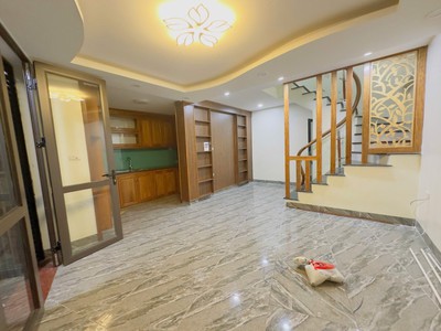 Bán nhà lĩnh nam - trung tâm hoàng mai:  nhà 6 tầng mới đẹp   ở ngay   gần phố   trươc nhà thoáng 0