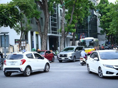 Bán nhà mặt phố hàng điếu. trung tâm hoàn kiếm.vị trí kim cương.phố vip lõi hoàn kiếm. diện tích 2