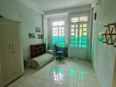 Cần bán căn nhà 3 tầng mới ngay trung tâm bàn cờ nha trang, phường tân lập. vị trí mặt tiền đường 1