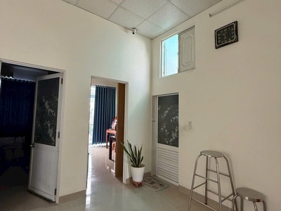Bán nhà 1 trệt  1 lầu đường 7m, hai ô tô né nhau tại vĩnh hải - nha trang cách 2/4 chỉ 100m 2