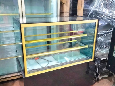 Tủ bánh kem bánh ngọt, bánh gato kính vuông 3 tầng hiệu herocool dài 1m2 1