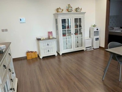 132 mét vuông- căn hộ 3 phòng ngủ trang bị nội thất hoàn thiện. 2