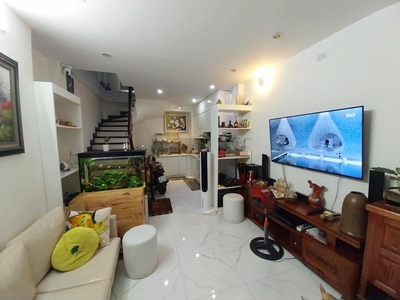 Nhà ngõ trần cung DT 45m2, 5 tầng mặt tiền 4m mặt ngõ 3m giá 7 tỷ hơn 8