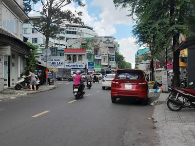 Quận 10 - nhà đẹp, 4 tầng 50m -tặng toàn bộ nội thất cao cấp  cho thuê 18tr/th. 0
