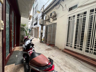 Bán nhà 12 tỷ phố trạm 75m mặt tiền 6.5m ngõ thông,long biên hà nội 2