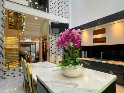 Bán nhà mặt tiền - 7 tầng đúc - thang máy cảm ứng - smart home full nội thất  chỉ 17.8 tỷ - nhà 3