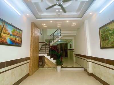 Bán nhà 62m2, 4pn, 4wc, 3 tầng, q.9, giá chỉ 7,05  tỷ, sổ hồng 3