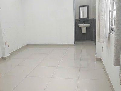 Hiếm - chính chủ - phú nhuận - lê văn sỹ - gấp bán định cư - 4 tầng btct - bán 6.5 tỷ - tl 4