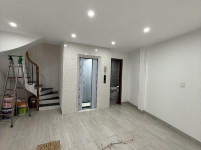 Mặt ngõ phố cát linh , 7tầng thang máy nhập khẩu-dt 37m2-mt,7.2:giá chỉ 14.6 tỷ 0