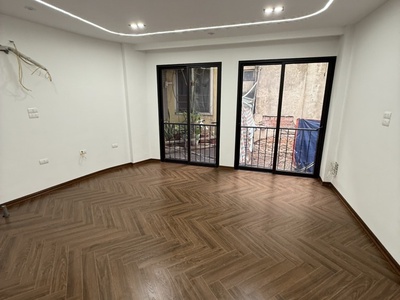 Mặt ngõ phố cát linh , 7tầng thang máy nhập khẩu-dt 37m2-mt,7.2:giá chỉ 14.6 tỷ 1