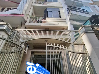 Nhà đẹp- giá ưu đãi bán nhà  tìm người mua thiện chí    ngay khu sầm uất quận 10, đường điện biên 0