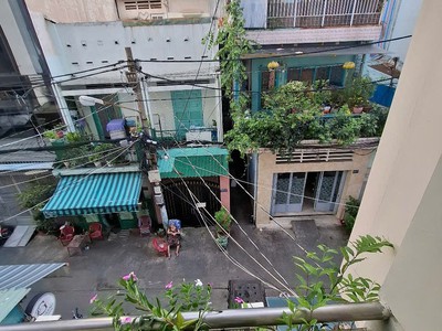 Nhà đẹp- giá ưu đãi bán nhà  tìm người mua thiện chí    ngay khu sầm uất quận 10, đường điện biên 4