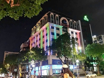 Tòa nhà vp cao cấp hạng a,  mặt phố bà triệu , tràng tiền,  hoàn kiếm, hà nội. 700m2, 11 tầng, 740 0