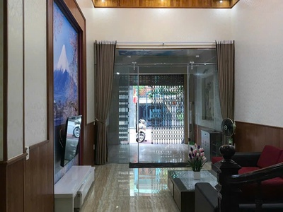 Cho thuê nhà 193 Văn Cao  full đồ , 5 phòng khép kín .Ô tô để trong nhà . Văn phòng , chuyên gia ở o 2
