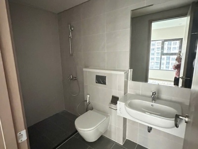 Bán gấp    căn 1pn  gh, view hồ bơi và nội khu siêu đẹp, hướng đn cực thoáng mát, giá chỉ 2tỷ760 3