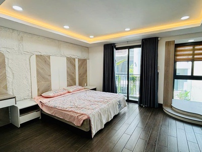 Nhà đẹp gò vấp chỉ 7tỷ2 5tầng thang máy xe hơi ngủ nhà ngang gần 5m đối diện emart phan huy 3