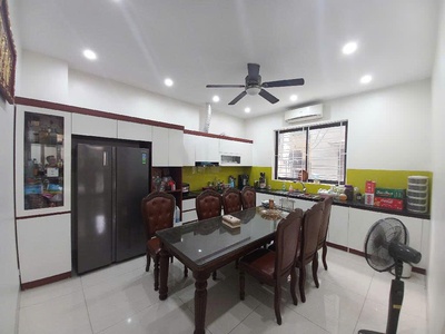 Bán nhà càu giấy, phân lô, ôtô tránh, vỉa hè kinh doanh, dt 61m2, mt 5.1m,  giá 22 tỷ 2