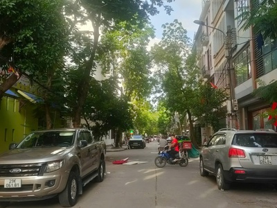 Bán nhà càu giấy, phân lô, ôtô tránh, vỉa hè kinh doanh, dt 61m2, mt 5.1m,  giá 22 tỷ 0