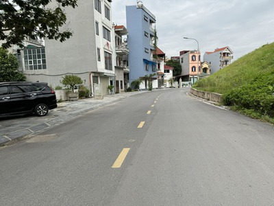 Đất mặt tiền đê Vàng 80,5m2, View sông Đuống, ô tô tránh, an sinh đỉnh 0