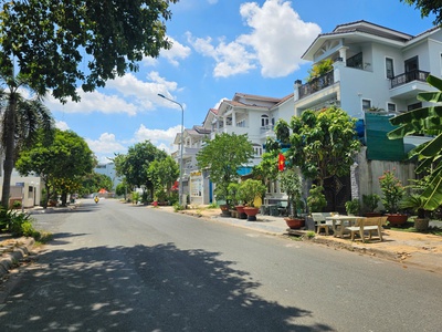 Biệt thự KDC khang điền phước long B, diện tích 160m, 3 tầng 0