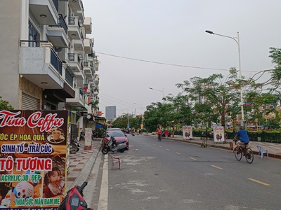 Cho thuê mảnh đất góc bánh chưng mặt đường Thế Lữ 1