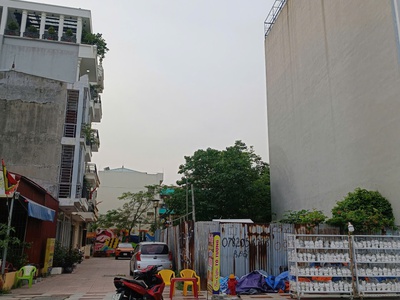 Cho thuê mảnh đất góc bánh chưng mặt đường Thế Lữ 2