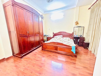 Đội Cấn - NHÀ DÂN XÂY 60m2 x Mặt tiền 6M - FULL CÔNG NĂNG - Ô CHỜ THANG MÁY - 6 phòng ngủ. 1