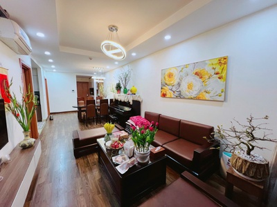 Căn góc trung tầng R1 Goldmark City. 3 phòng ngủ kèm bao nội thất. 3